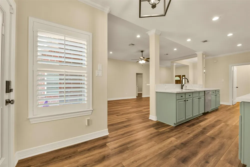 206 Clearview Avenue #B Friendswood, TX 77546