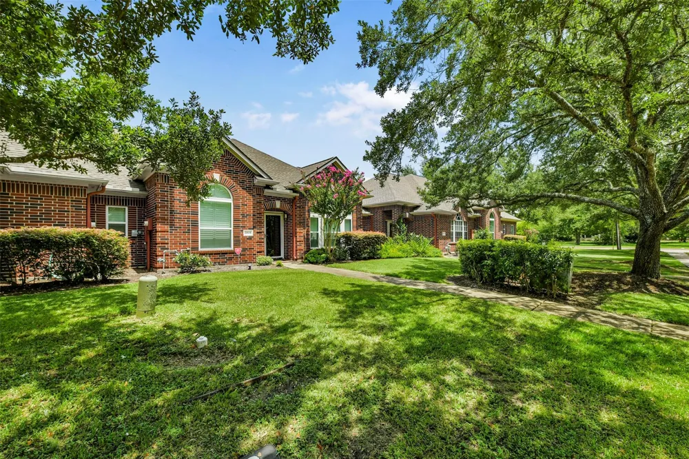 206 Clearview Avenue #B Friendswood, TX 77546