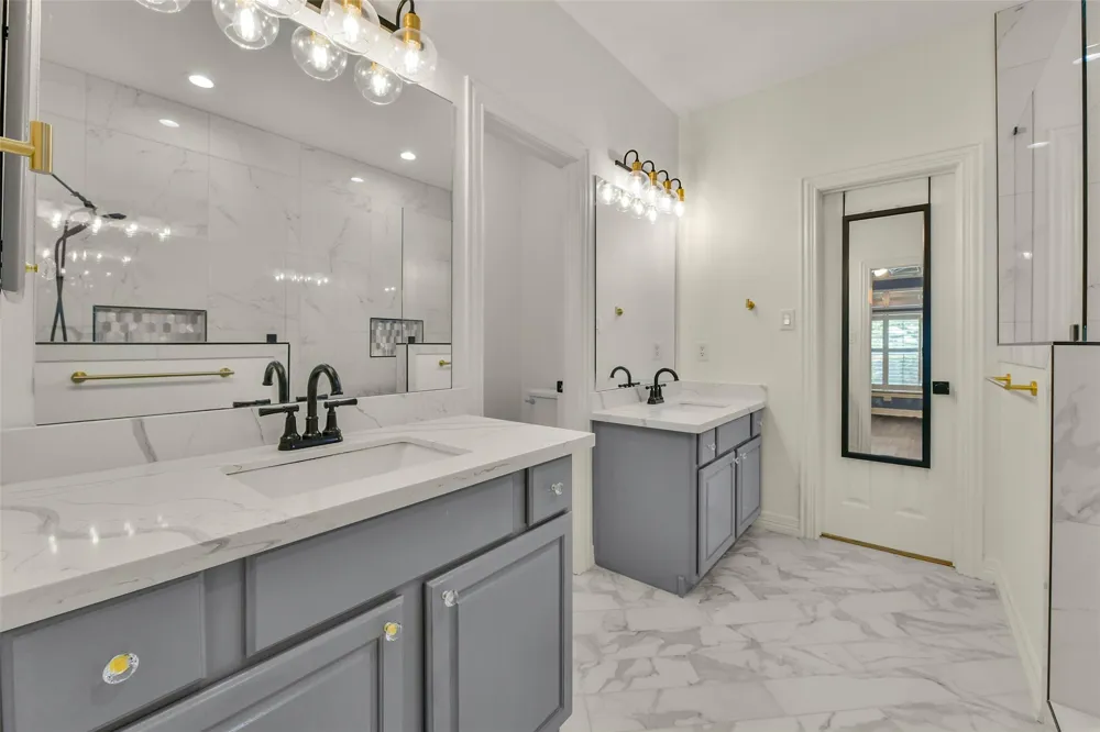 206 Clearview Avenue #B Friendswood, TX 77546