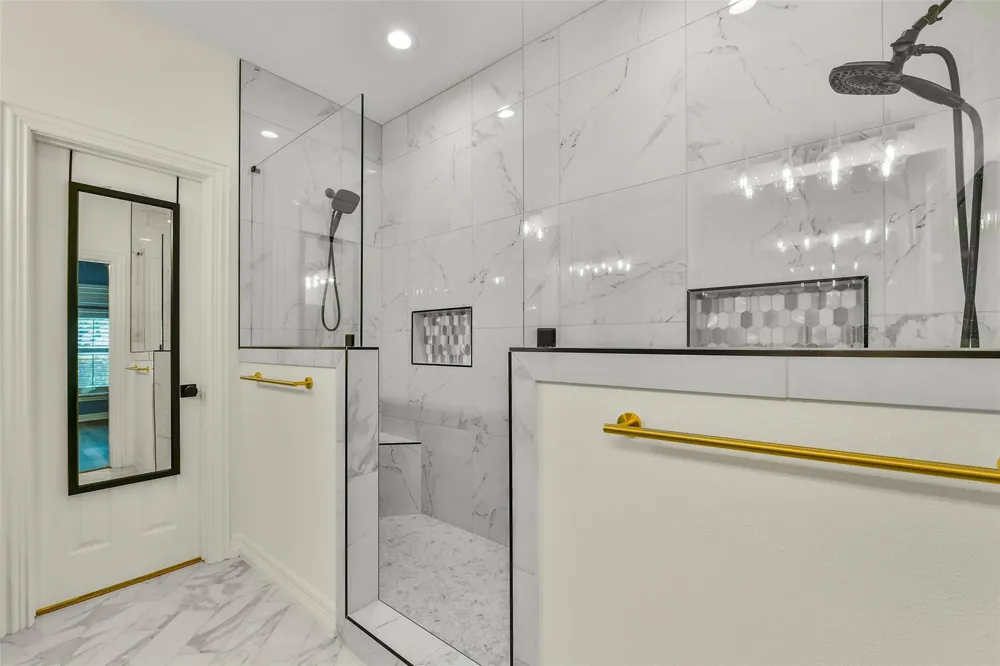 206 Clearview Avenue #B Friendswood, TX 77546