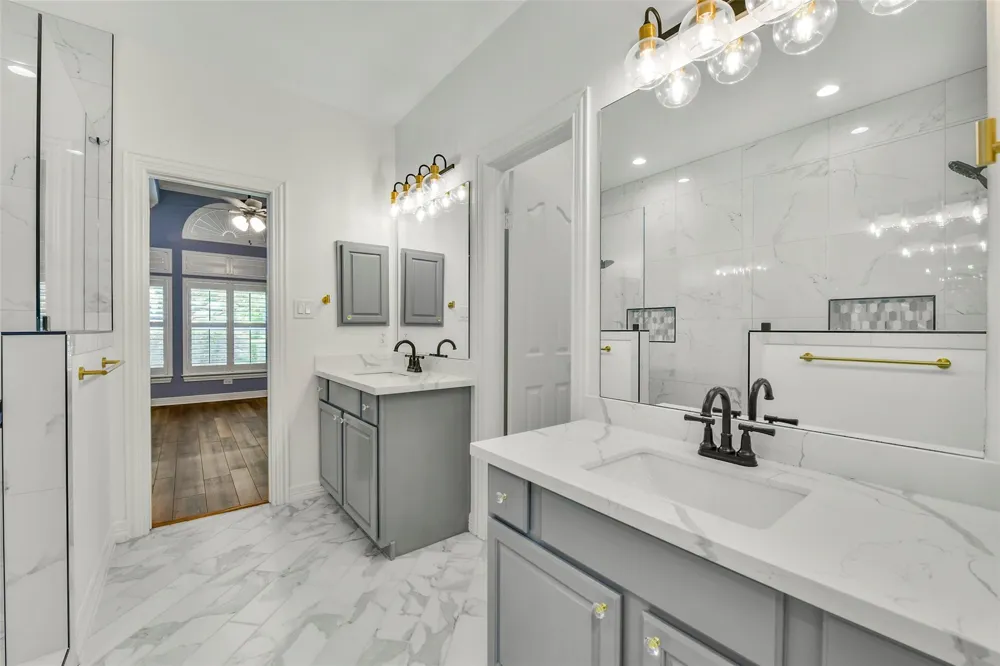 206 Clearview Avenue #B Friendswood, TX 77546