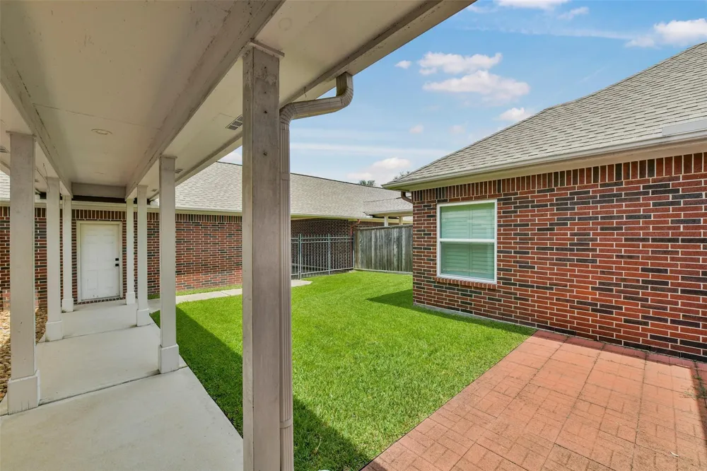206 Clearview Avenue #B Friendswood, TX 77546
