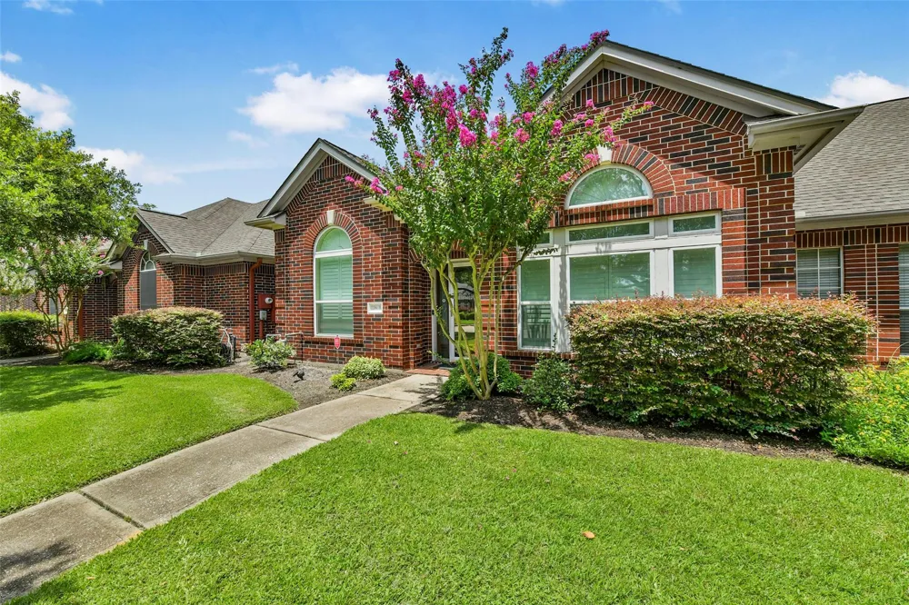 206 Clearview Avenue #B Friendswood, TX 77546