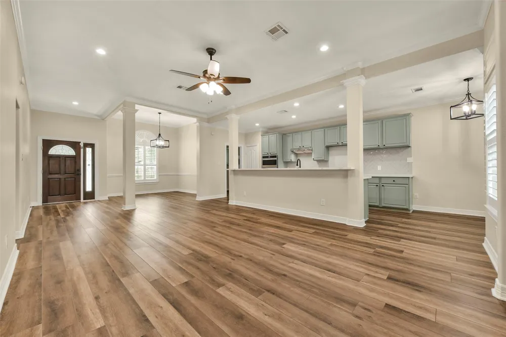 206 Clearview Avenue #B Friendswood, TX 77546