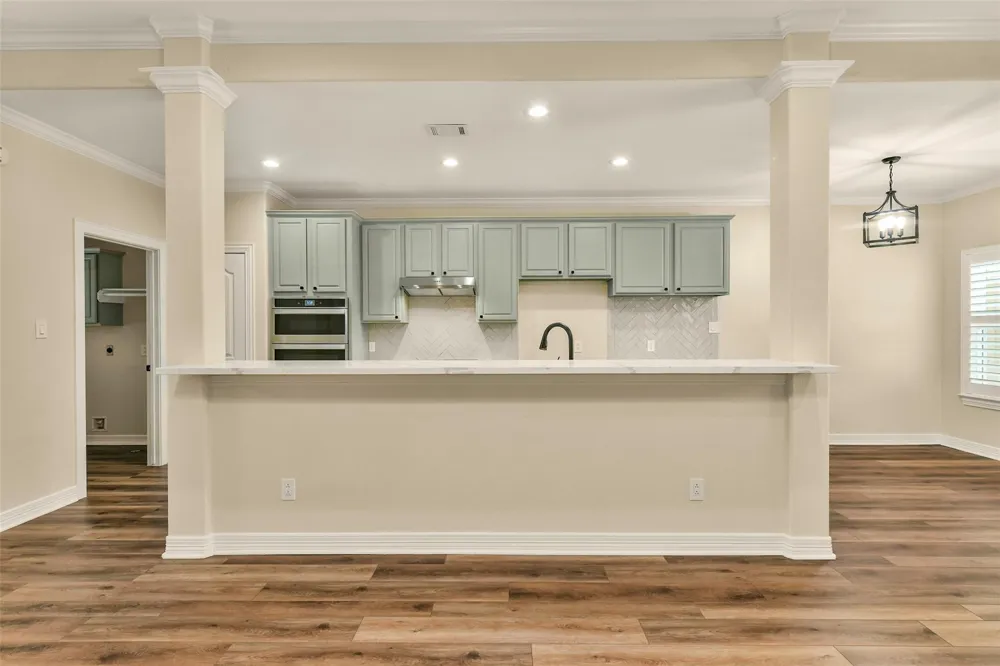 206 Clearview Avenue #B Friendswood, TX 77546