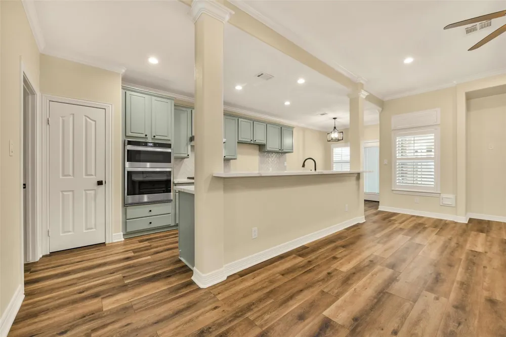 206 Clearview Avenue #B Friendswood, TX 77546