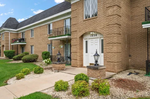 1238 Camellia Drive #11