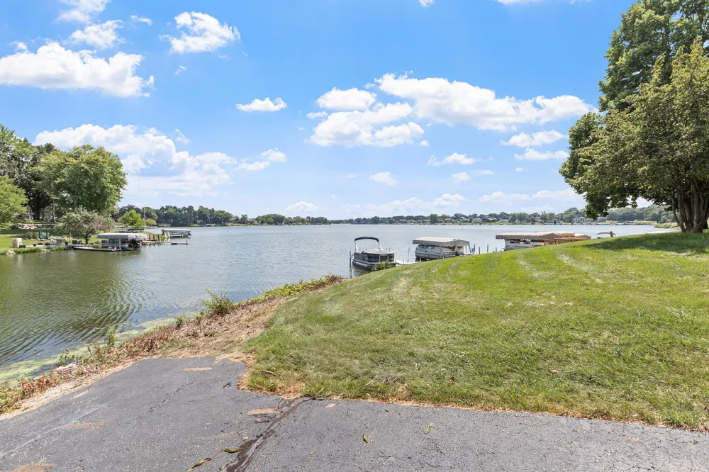 2511 E Lakeshore Drive #A1 Crown Point, IN 46307