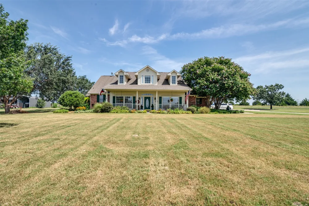 2614 County Road 596 Nevada, TX 75173