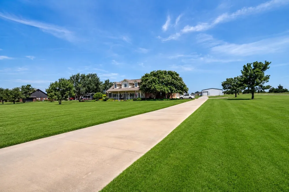 2614 County Road 596 Nevada, TX 75173