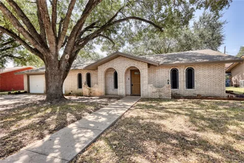 1104 Live Oak