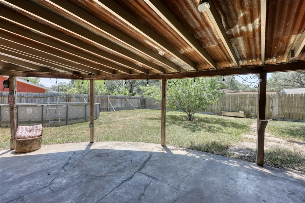 1104 Live Oak Alice, TX 78332
