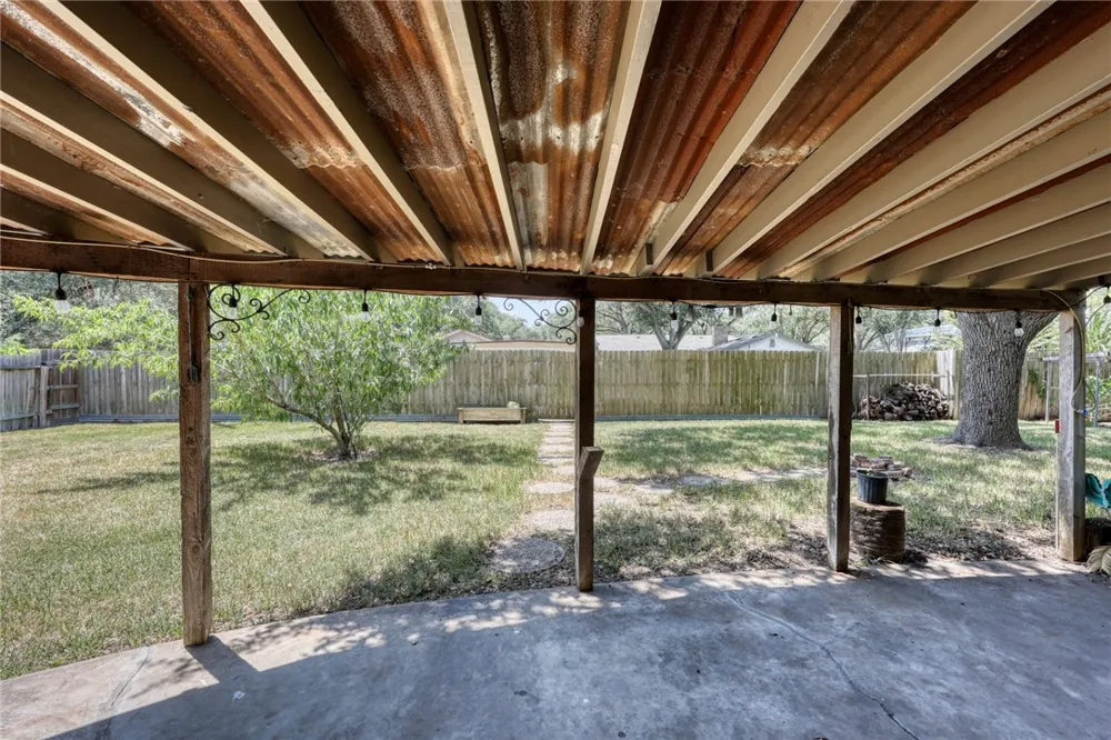 1104 Live Oak Alice, TX 78332