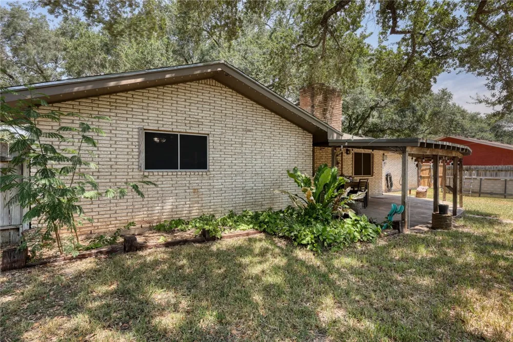 1104 Live Oak Alice, TX 78332