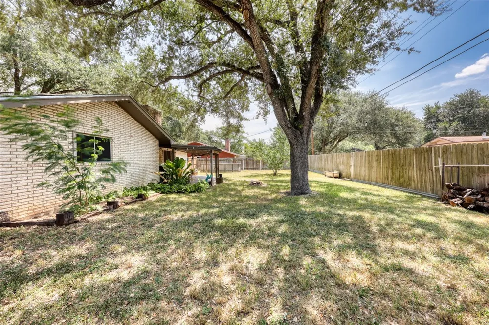 1104 Live Oak Alice, TX 78332