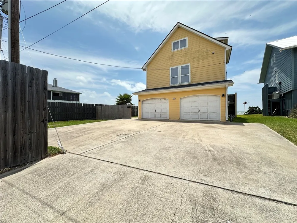 130 Causeway Street Portland, TX 78374