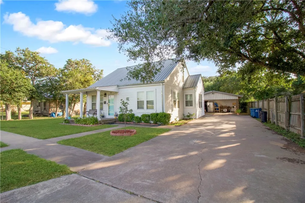 907 Tyler Street Beeville, TX 78102