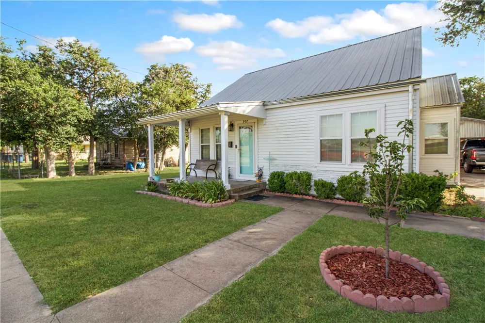 907 Tyler Street Beeville, TX 78102