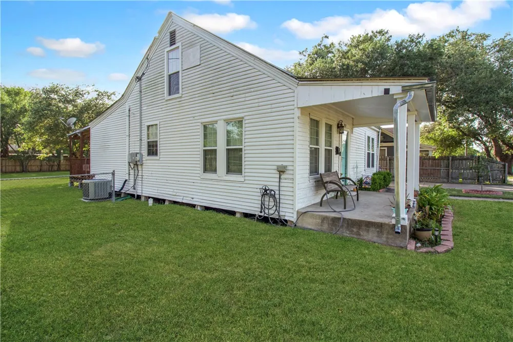 907 Tyler Street Beeville, TX 78102