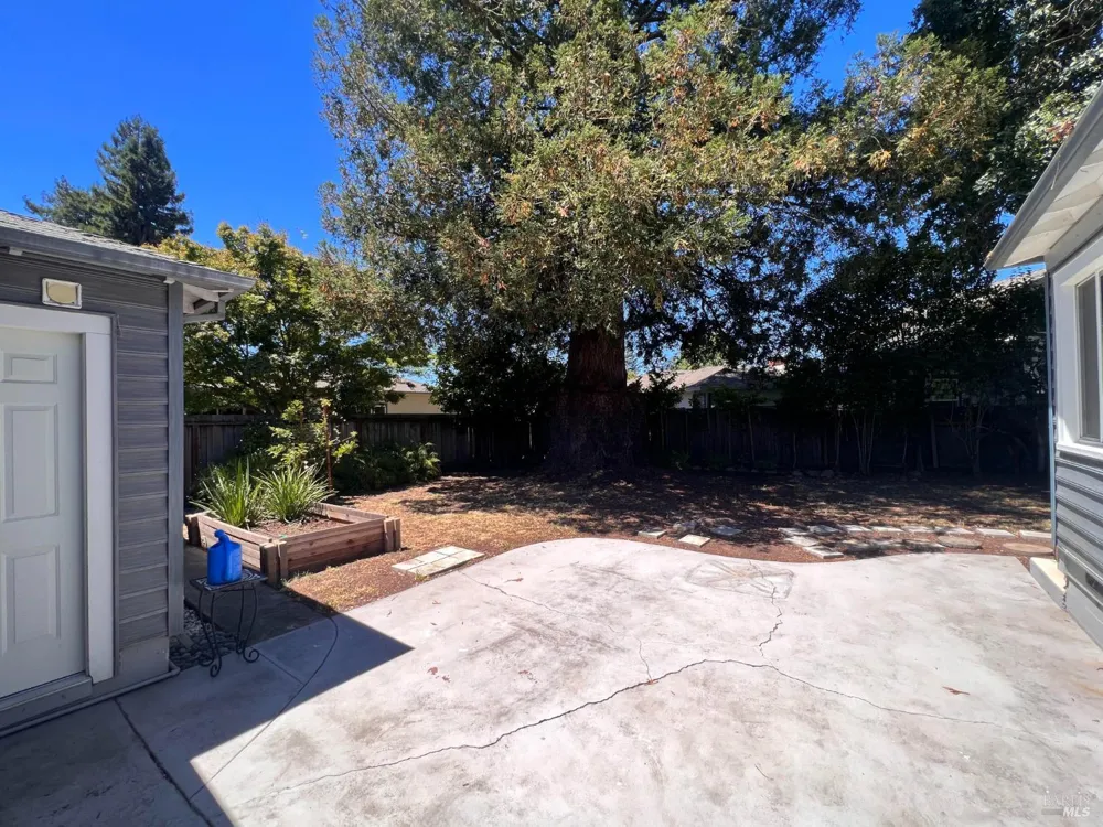 2109 Montecito Avenue Santa Rosa, CA 95404