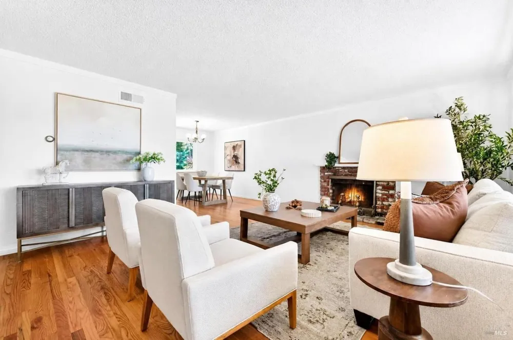 901 Catalpa Way Petaluma, CA 94954