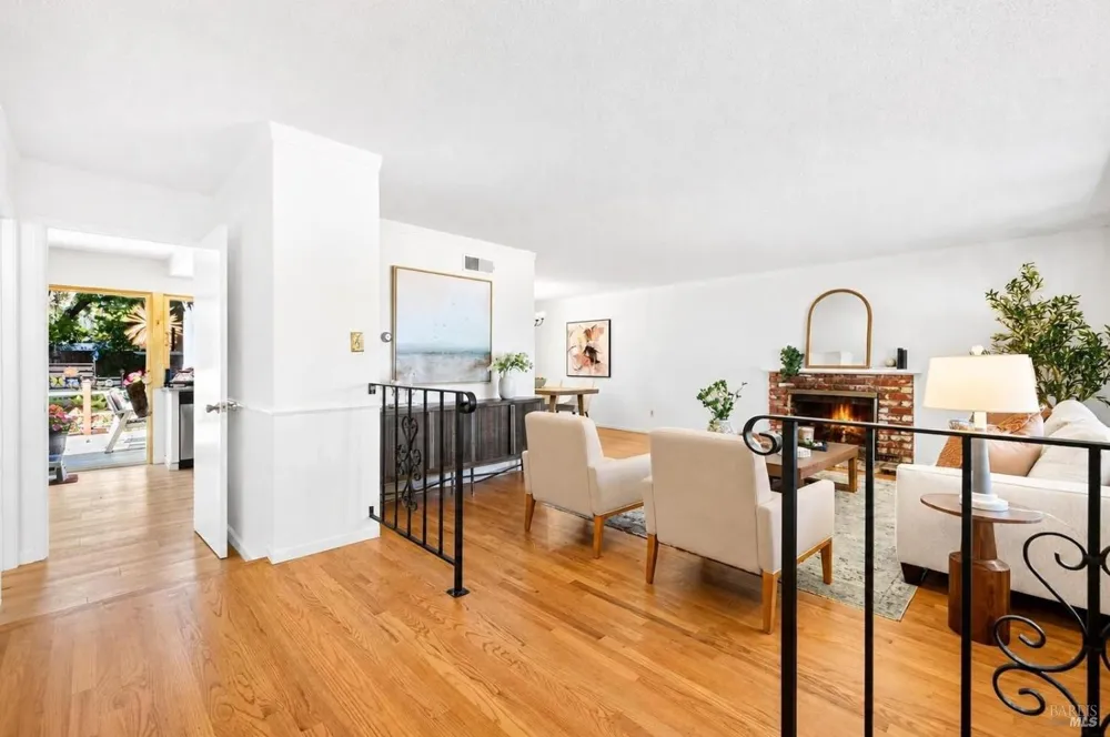 901 Catalpa Way Petaluma, CA 94954