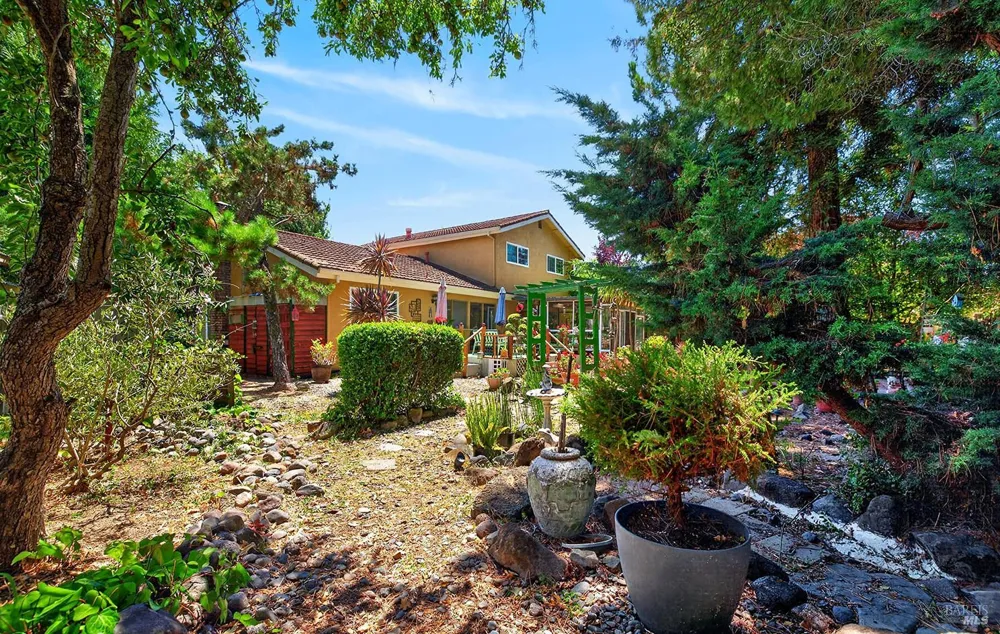 901 Catalpa Way Petaluma, CA 94954