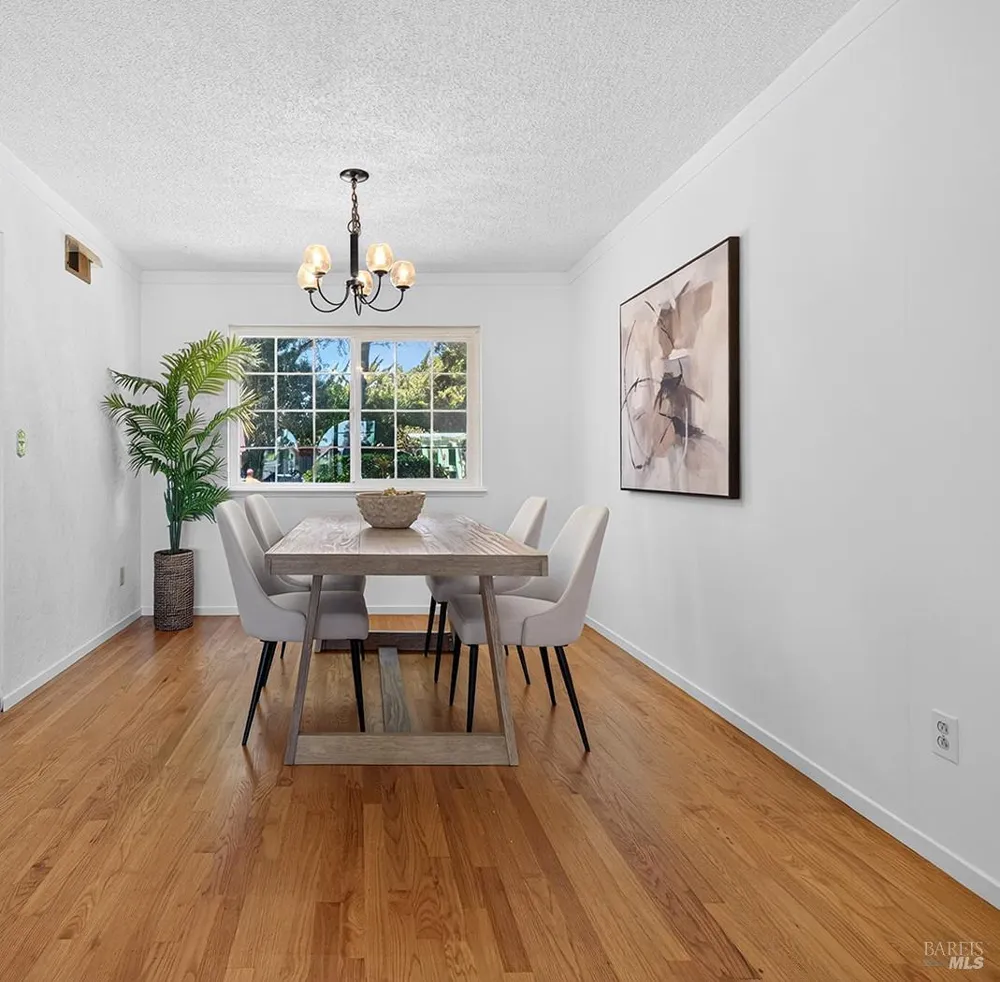 901 Catalpa Way Petaluma, CA 94954