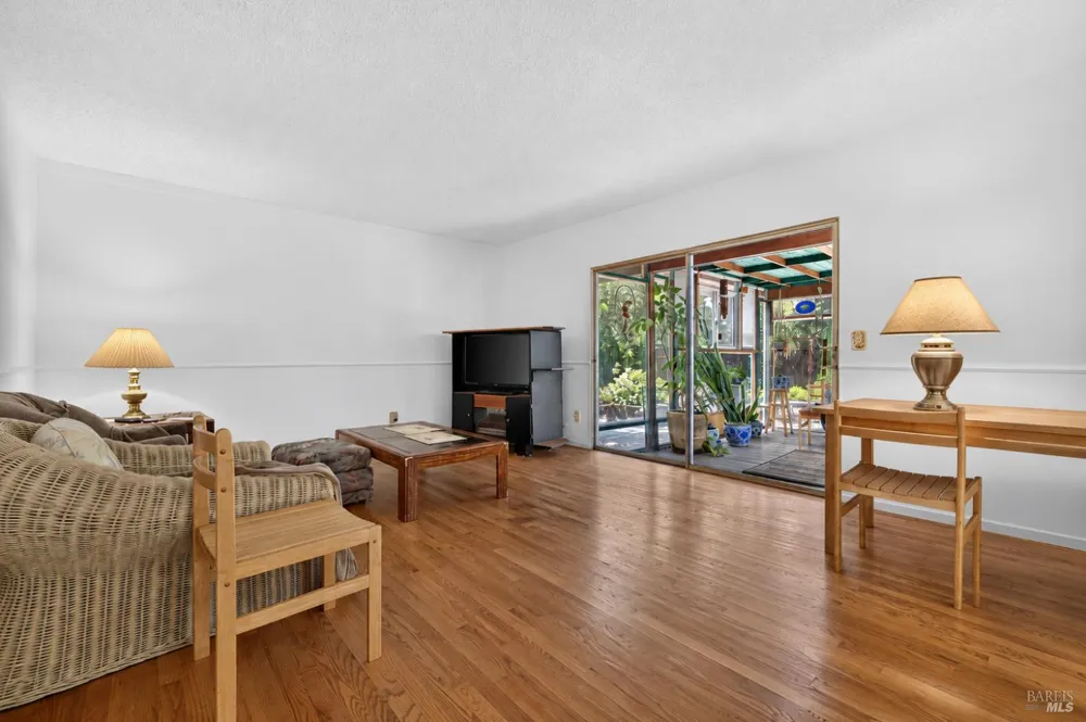 901 Catalpa Way Petaluma, CA 94954