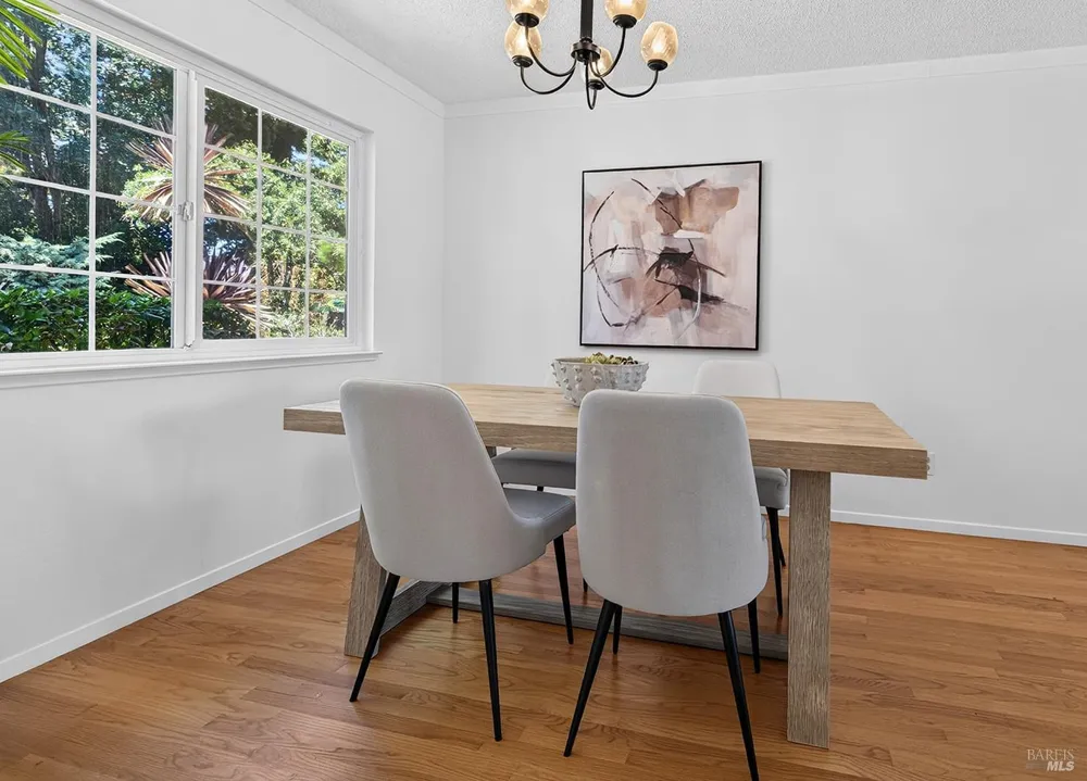 901 Catalpa Way Petaluma, CA 94954