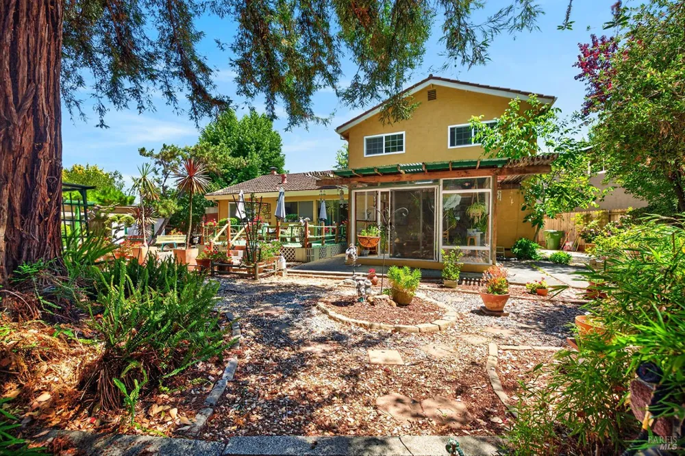 901 Catalpa Way Petaluma, CA 94954