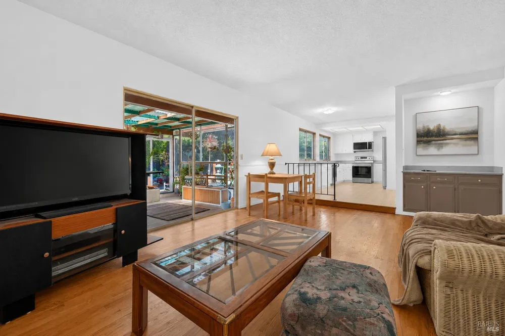 901 Catalpa Way Petaluma, CA 94954