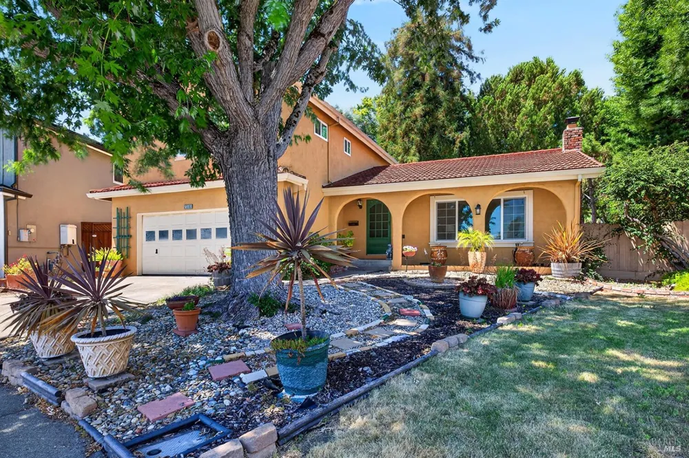 901 Catalpa Way Petaluma, CA 94954