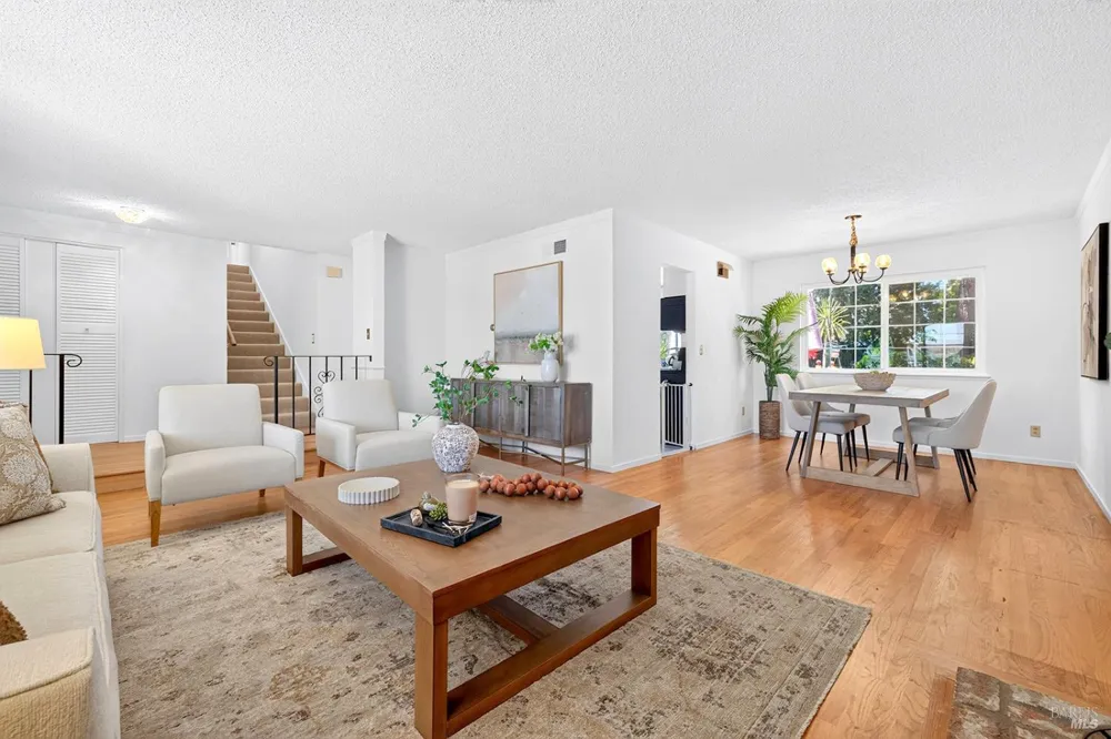 901 Catalpa Way Petaluma, CA 94954