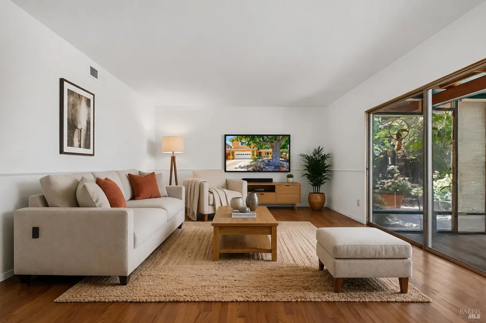 901 Catalpa Way Petaluma, CA 94954
