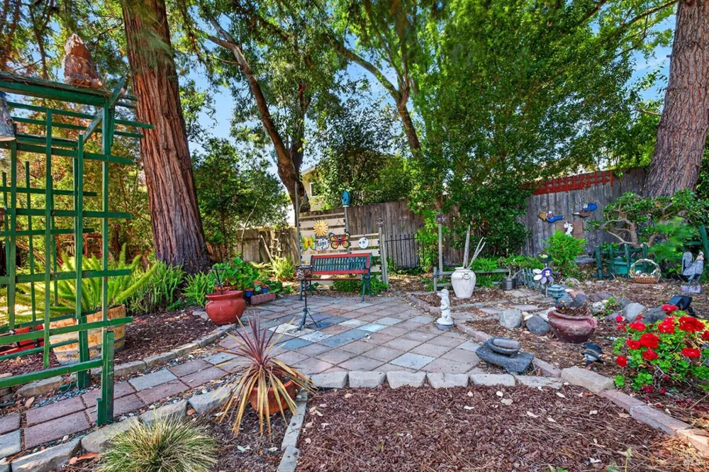 901 Catalpa Way Petaluma, CA 94954