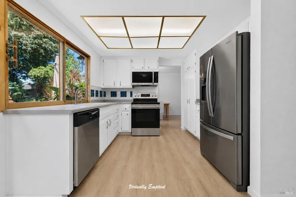 901 Catalpa Way Petaluma, CA 94954