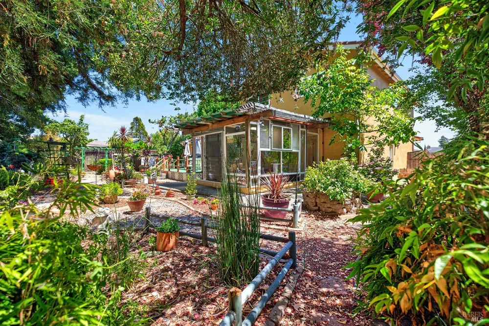 901 Catalpa Way Petaluma, CA 94954