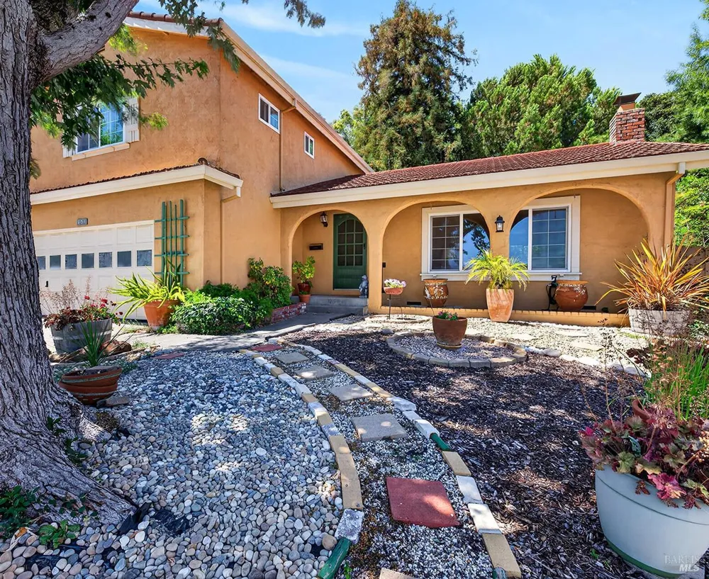 901 Catalpa Way Petaluma, CA 94954