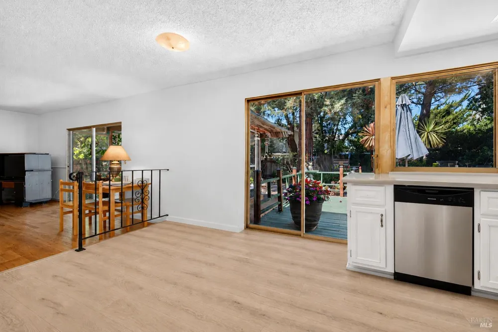 901 Catalpa Way Petaluma, CA 94954