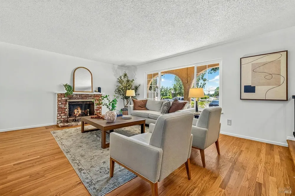 901 Catalpa Way Petaluma, CA 94954