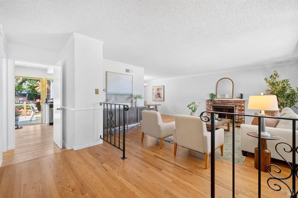 901 Catalpa Way Petaluma, CA 94954