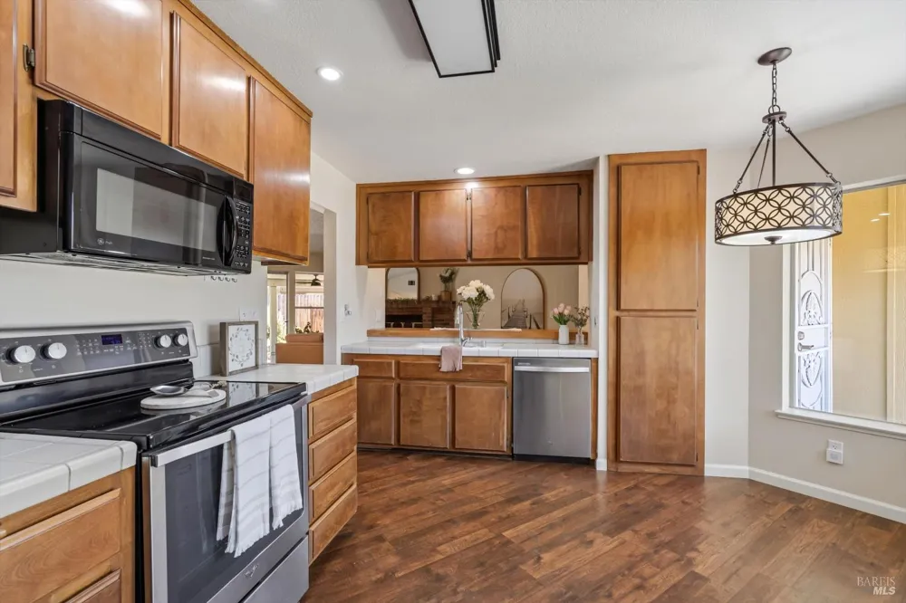 902 Whitney Avenue Suisun City, CA 94585