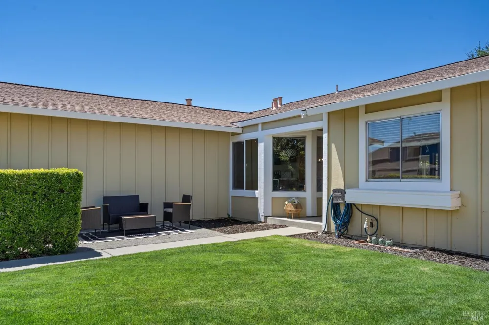 902 Whitney Avenue Suisun City, CA 94585