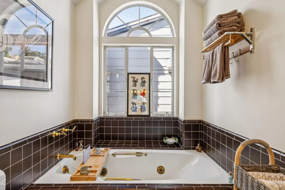 24 Mooring Road San Rafael, CA 94901