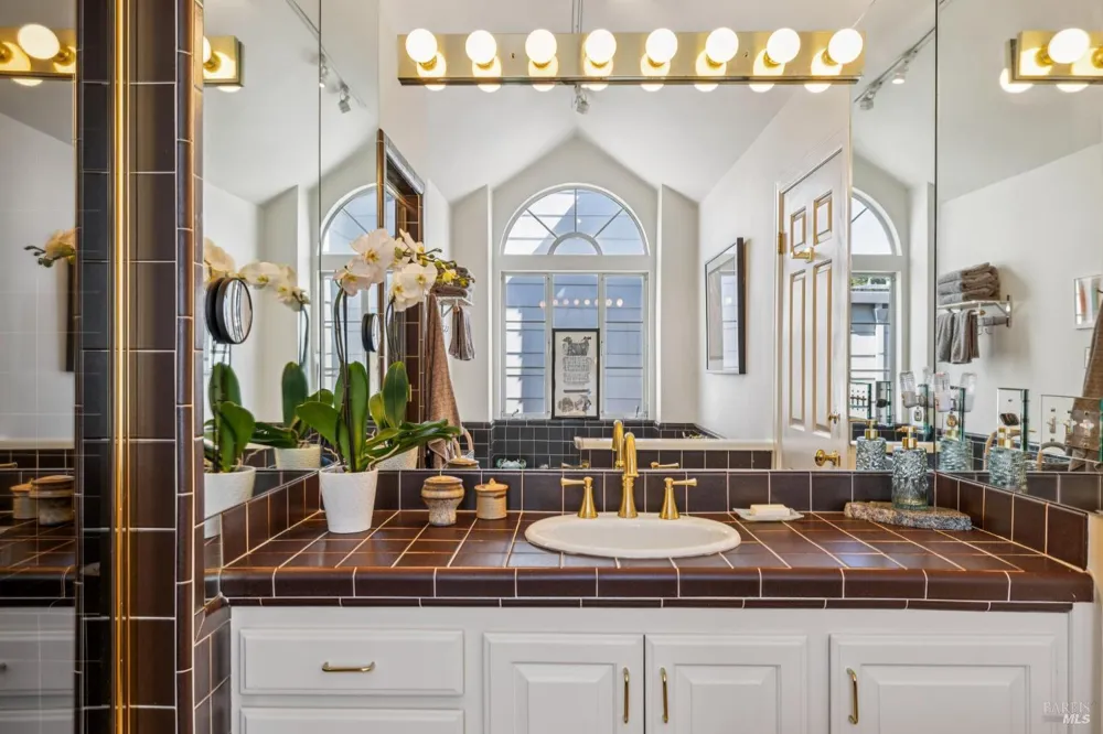 24 Mooring Road San Rafael, CA 94901