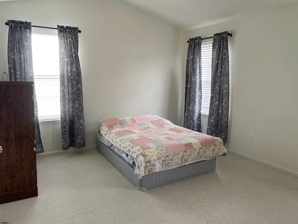 77 Meadow Cir Mays Landing, NJ 08330