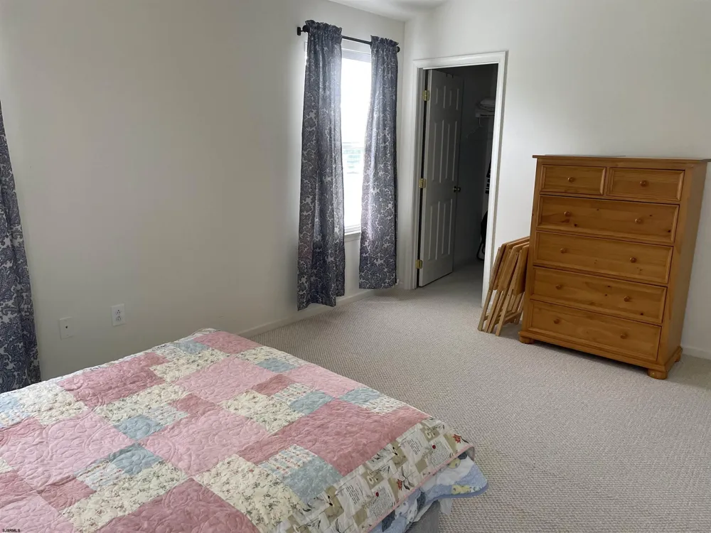 77 Meadow Cir Mays Landing, NJ 08330