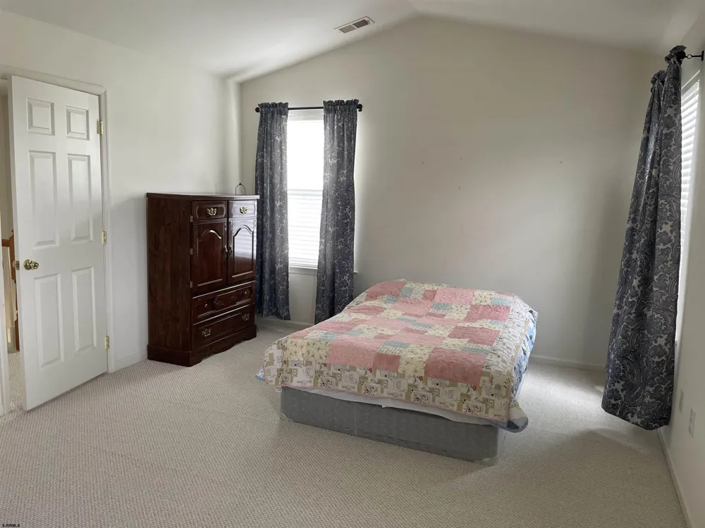 77 Meadow Cir Mays Landing, NJ 08330