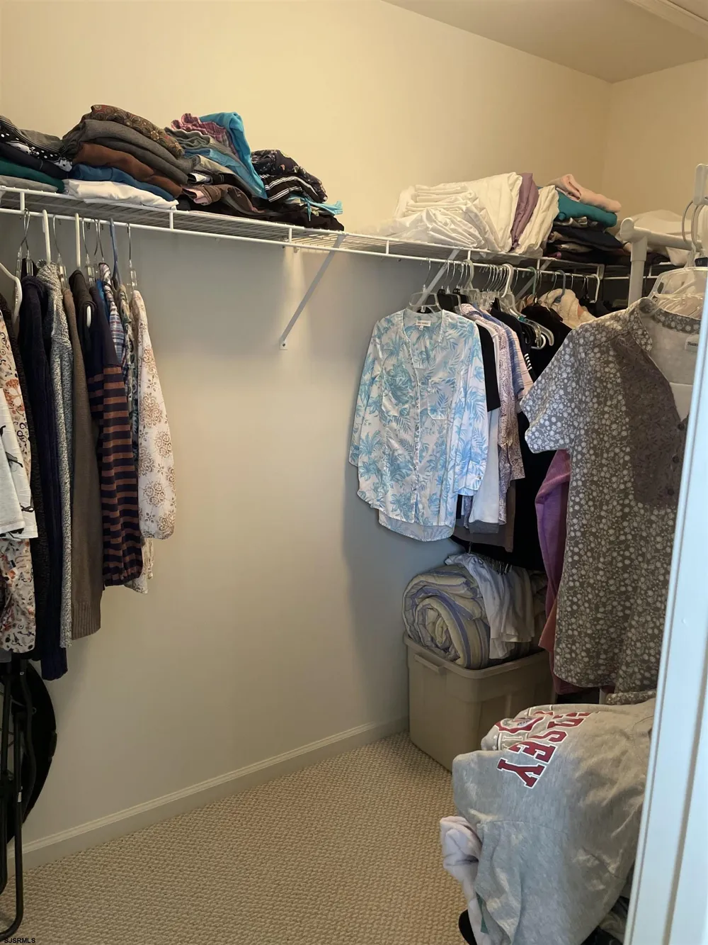 77 Meadow Cir Mays Landing, NJ 08330